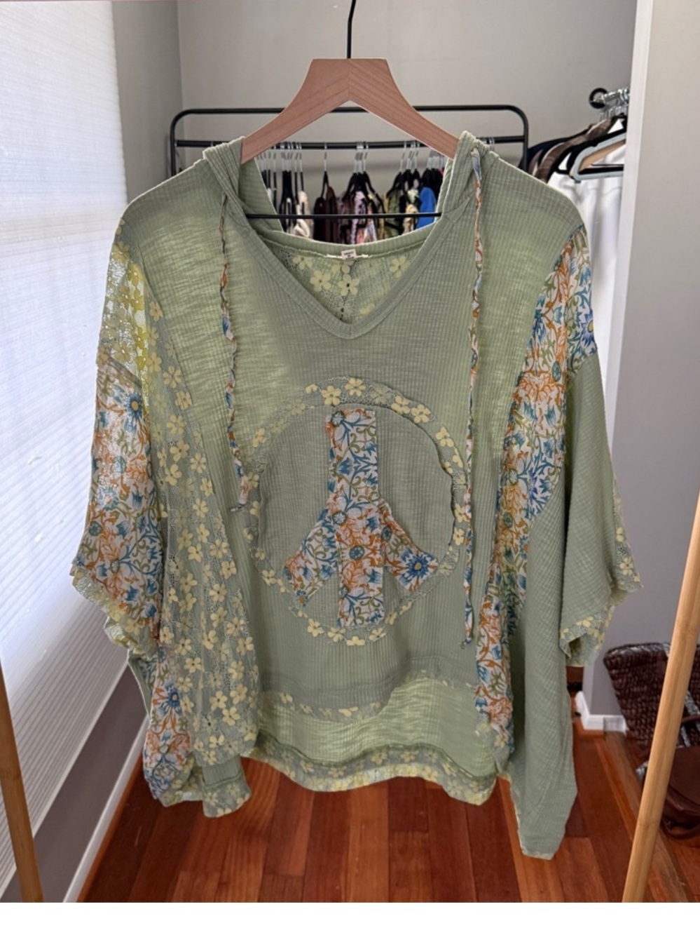 POL Boho Peace Sign Floral Lace Boho Top - Picture 2 of 6